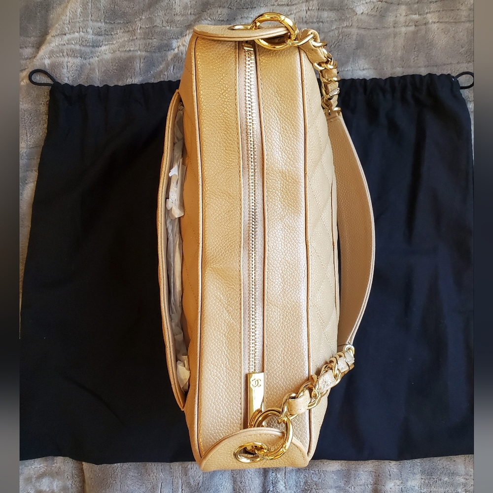 Chanel Timeless Quilted CC Caviar leather shoulder bag - Picture 5 of 16